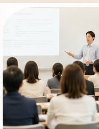 研修会で講義をしている様子